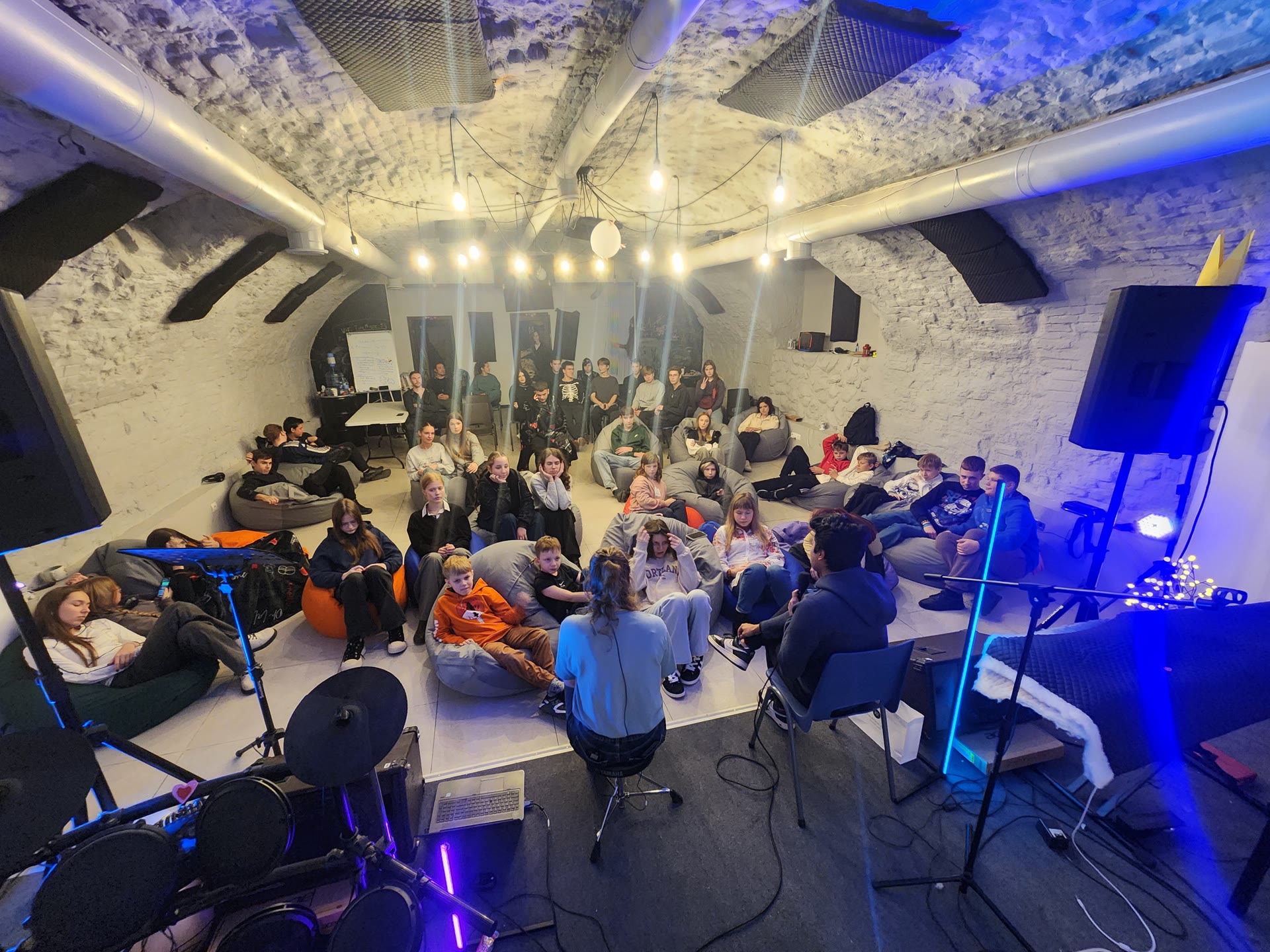 Young people at the S4HK youth center in Ukraine